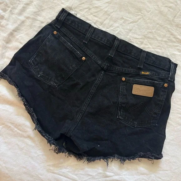 BLACK DENIM WRANGLER SHORTS - Picture 2 of 4